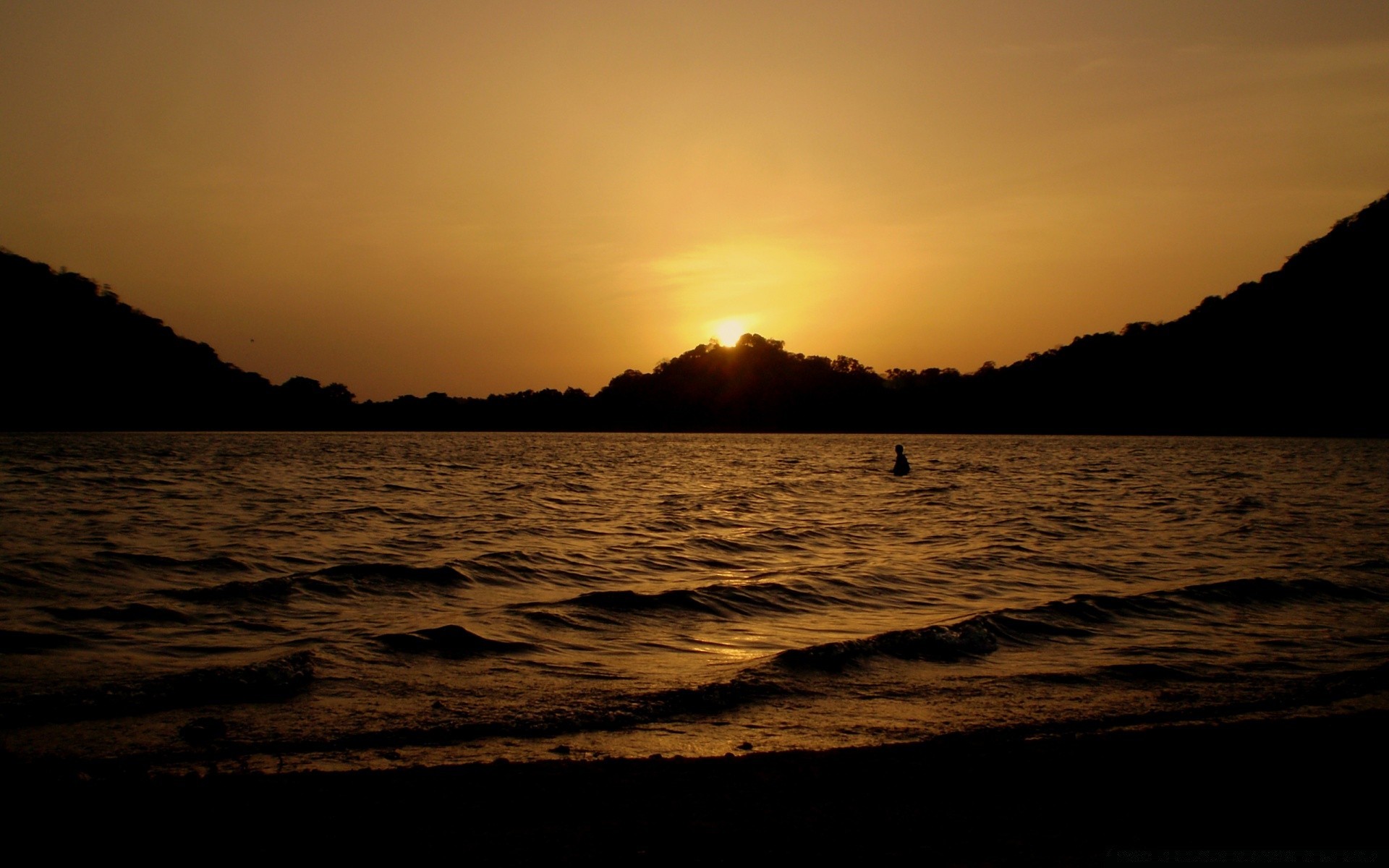 mar y océano puesta de sol amanecer anochecer agua noche playa sol silueta mar iluminado lago paisaje océano reflexión naturaleza cielo paisaje luz