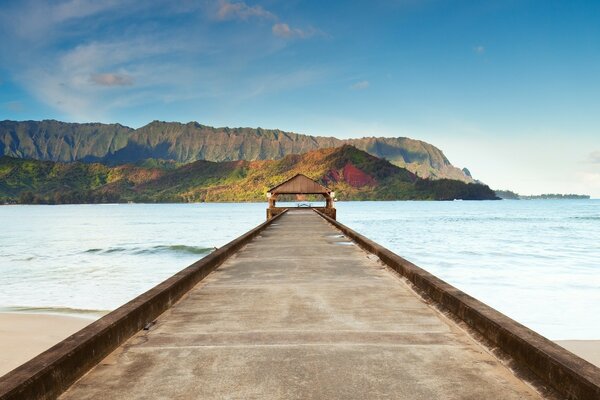 Paradieslandschaft, Wasser und Pier