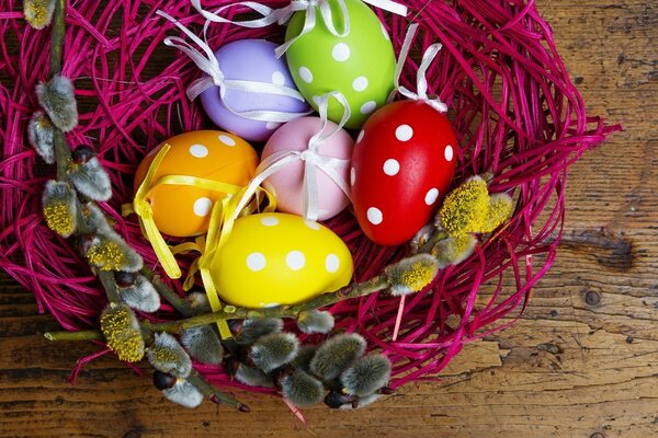 Uova di Pasqua e decorazioni tradizionali