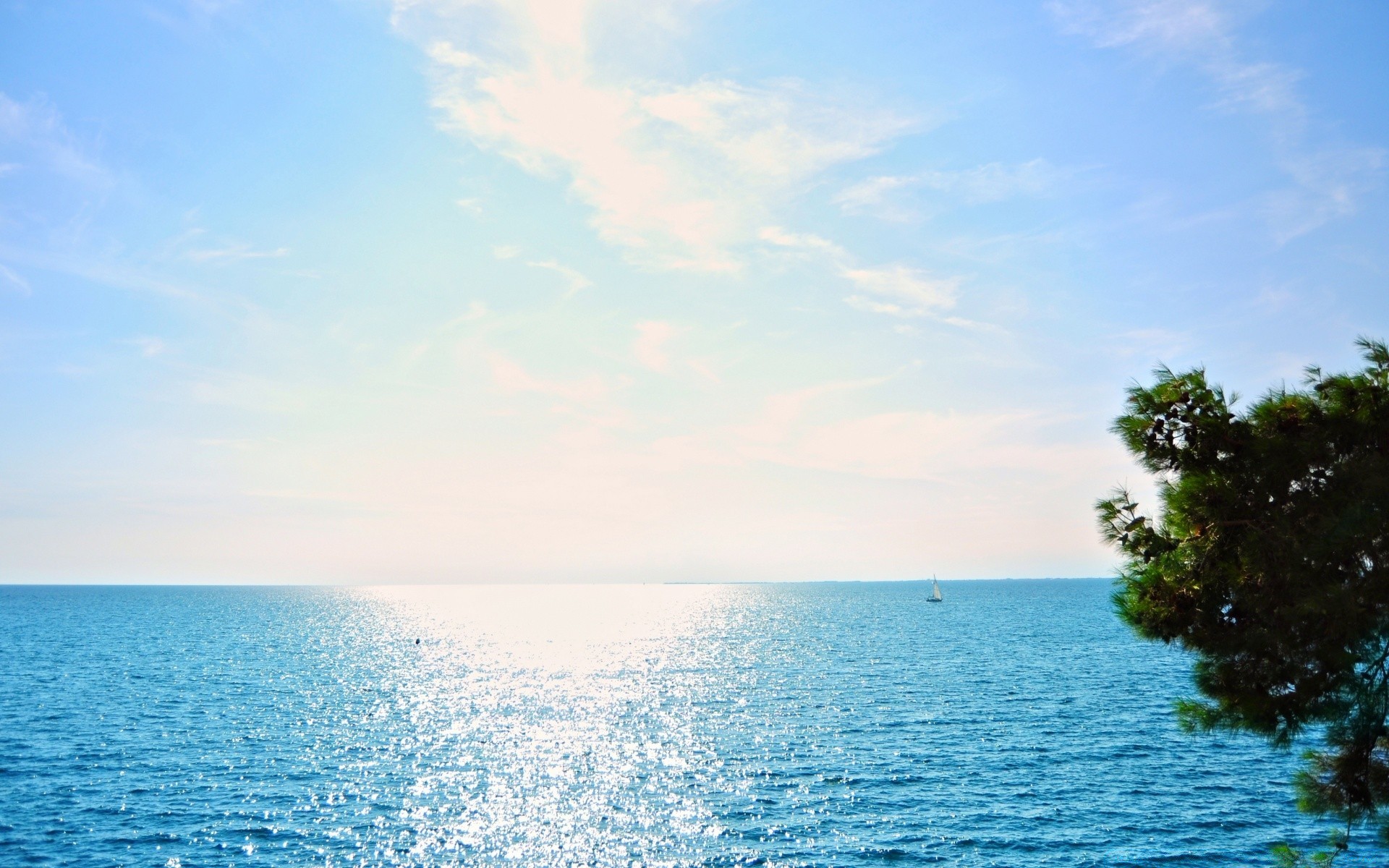 海洋和海洋 自然 水 夏天 天空 户外 景观 海 旅游 好天气 风景 太阳 日光 田园诗 海 海洋 海滩