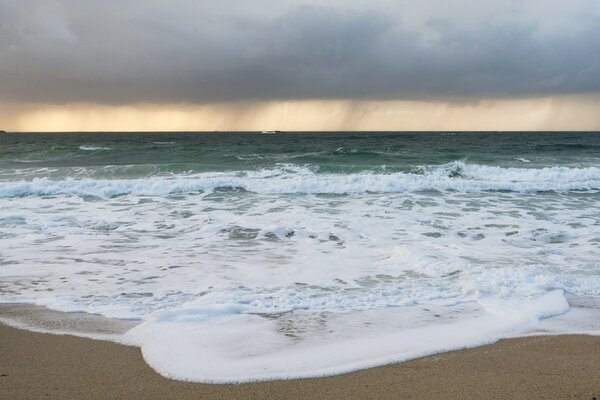 Wunderschöner Strand in einer ruhigen Bucht