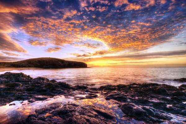 Mar al atardecer. Agua