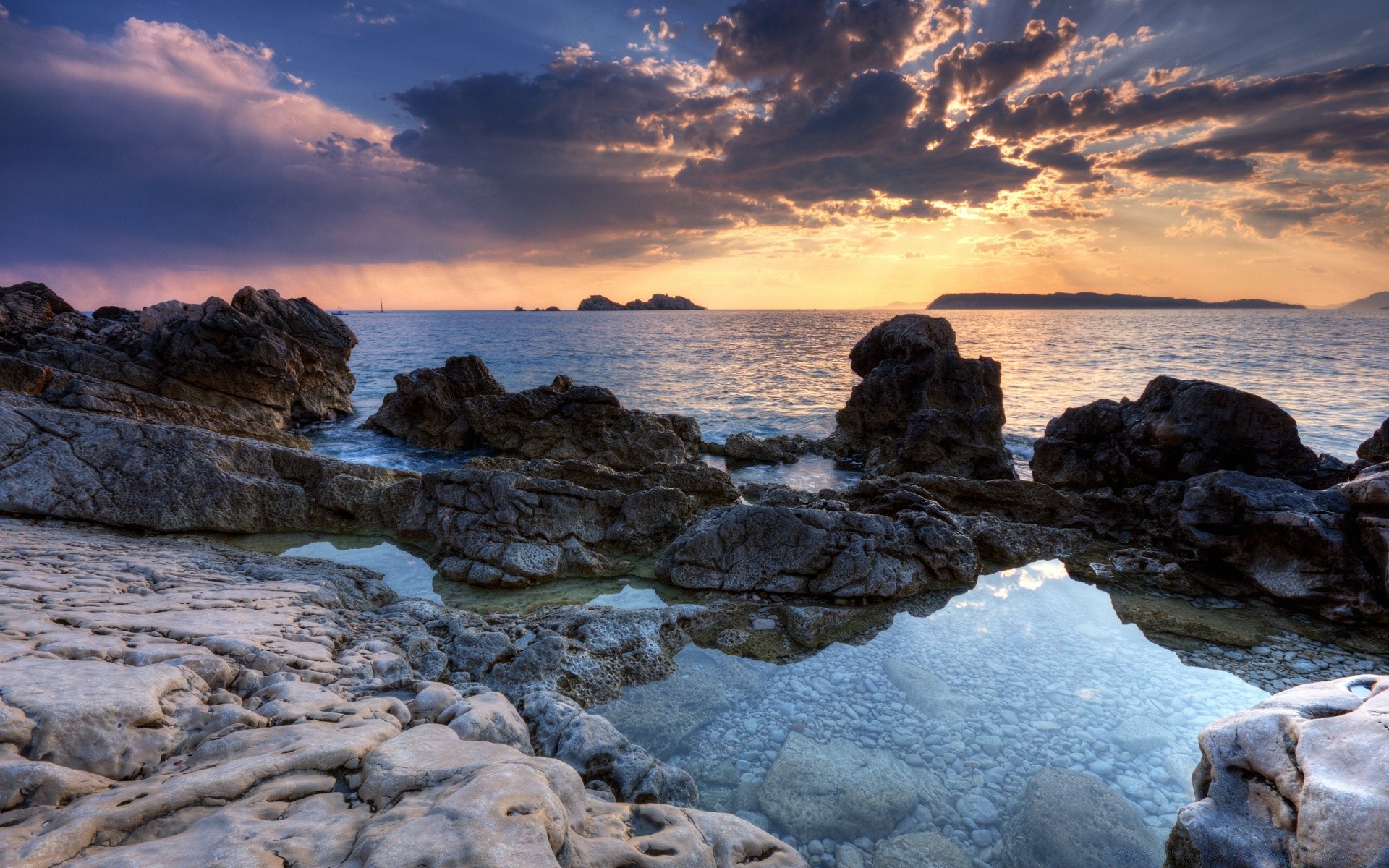 mer et océan eau coucher de soleil mer plage mer océan ciel voyage paysage aube paysage crépuscule rock soleil soir nature en plein air