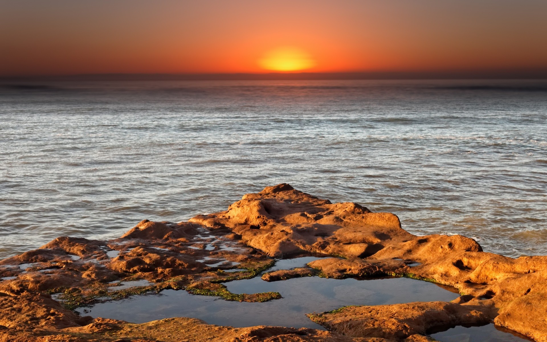 mer et océan coucher de soleil eau aube crépuscule soir mer océan plage soleil mer ciel paysage paysage