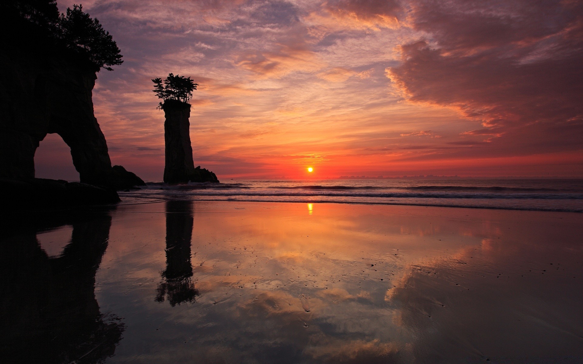 海洋和海洋 日落 水 黄昏 傍晚 黎明 背光 太阳 海滩 反射 海洋 海 剪影 海