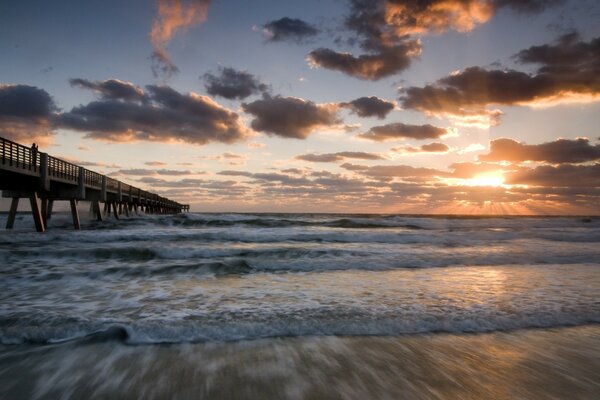 Hermoso mar y cielo. Atardecer