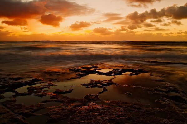 Puesta de sol en el fondo del agua