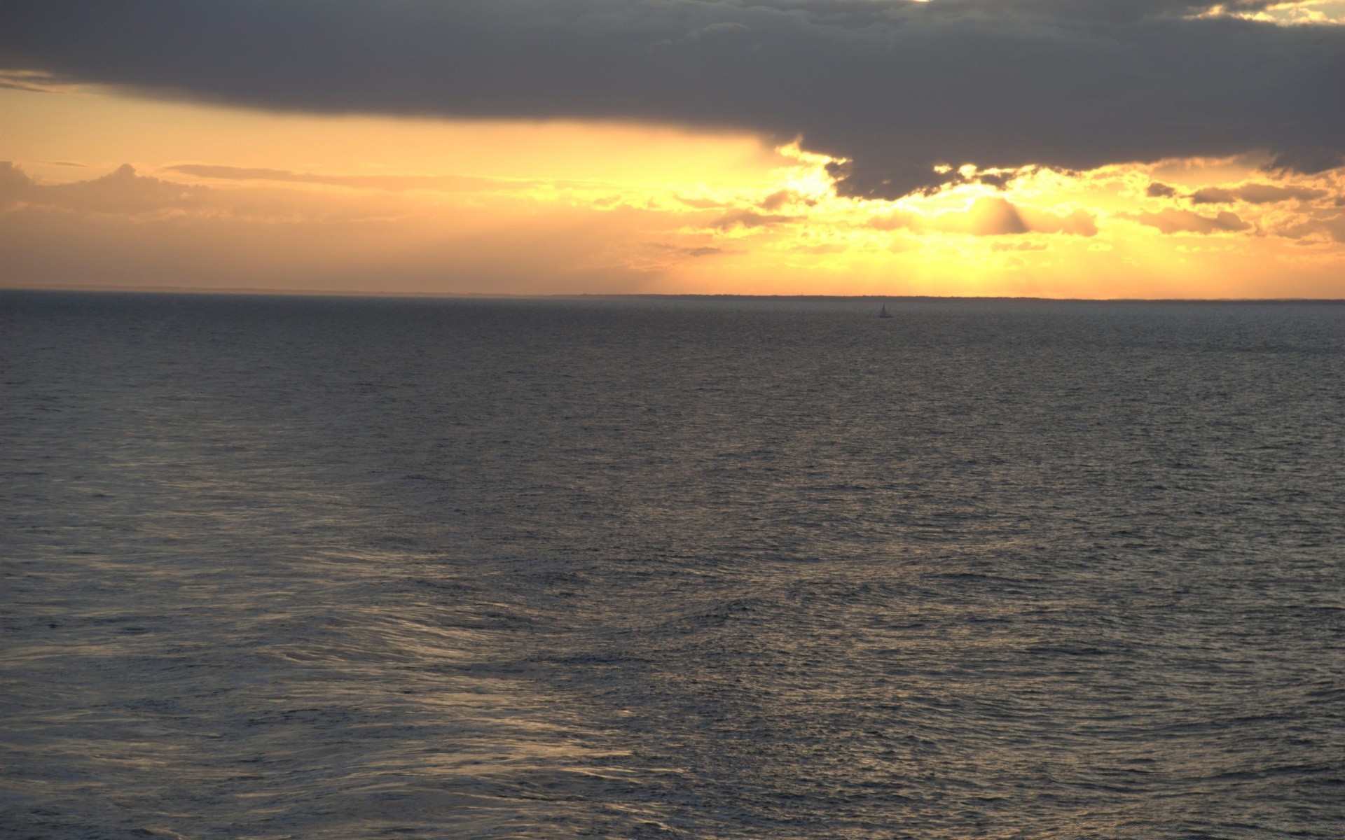 morze i ocean zachód słońca woda morze ocean plaża świt wieczór słońce krajobraz krajobraz niebo natura zmierzch jezioro światło odbicie światło dzienne dobra pogoda na zewnątrz