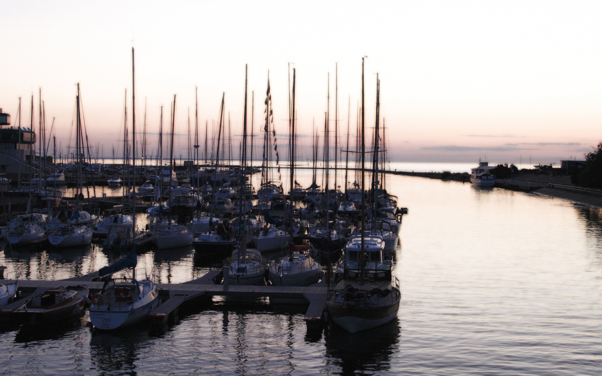 meer und ozean wasser wasserfahrzeug transportsystem auto fluss reisen hafen boot pier meer reflexion schiff stadt himmel dämmerung segelboot kanal marina