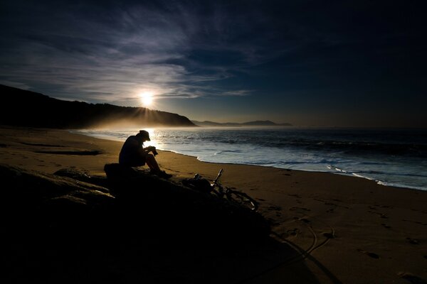 Coucher de soleil et crépuscule sur la plage