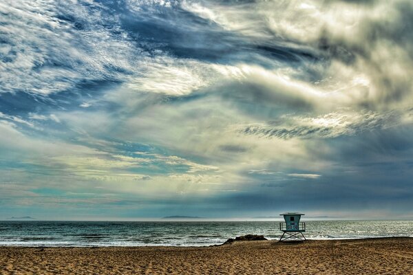 Plage vide au bord de la mer