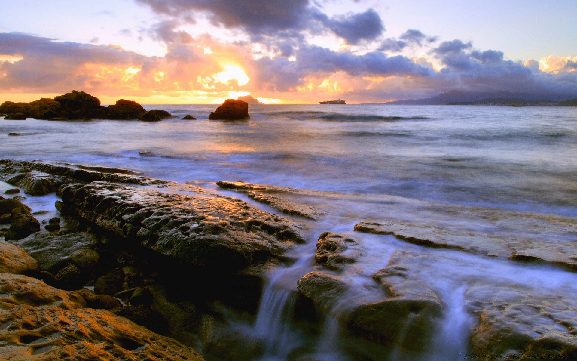 mar e oceano água pôr do sol noite crepúsculo paisagem amanhecer praia mar mar oceano viagens rocha paisagem natureza céu reflexão rio ao ar livre fotografia