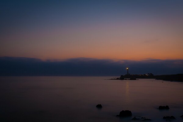 Tramonto serale sulle acque dell oceano