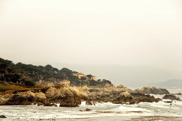 Coste rocciose dell oceano-vista dall acqua