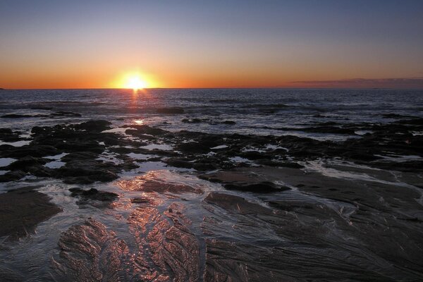 Amanecer del agua por la madrugada