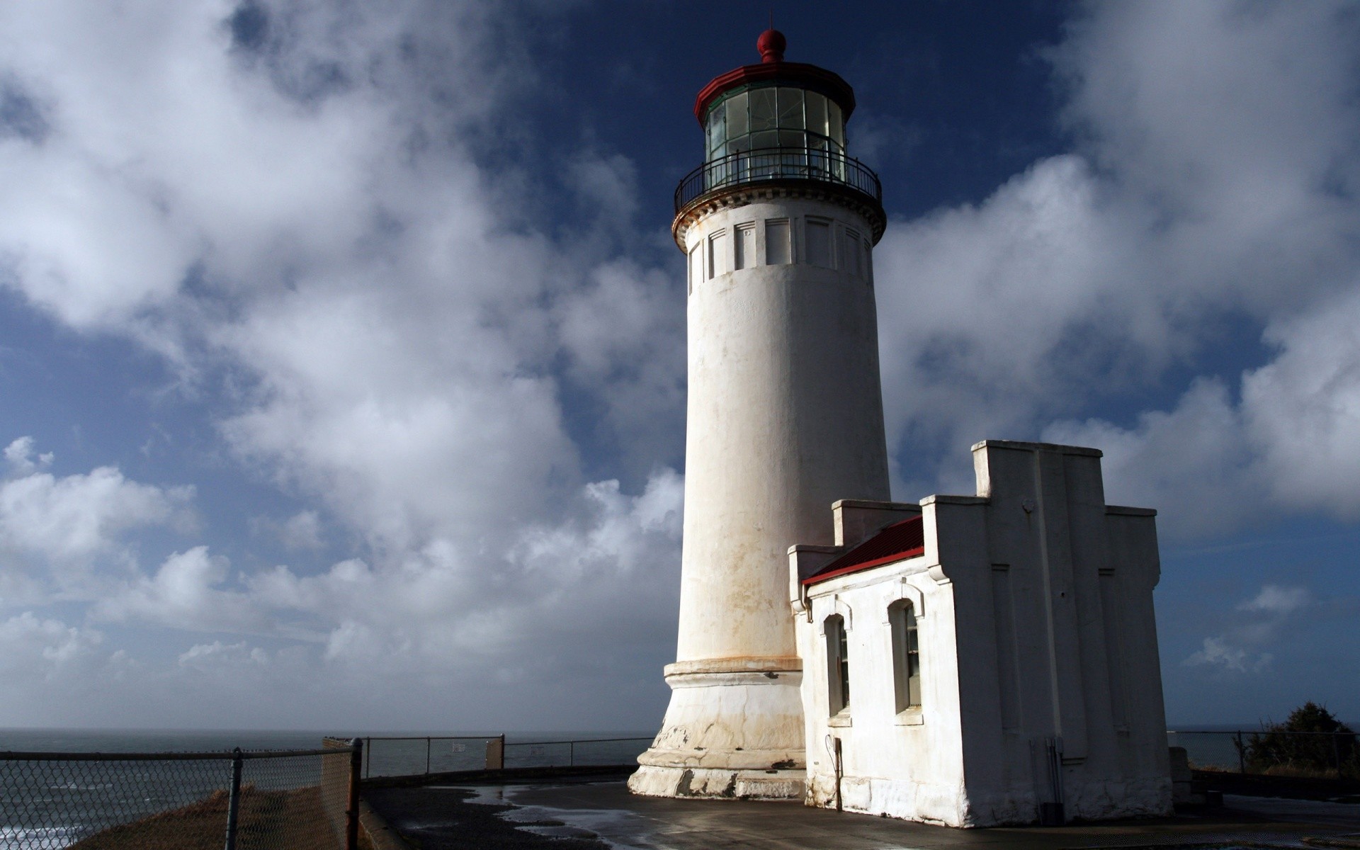 mar e oceano farol ao ar livre céu viagens torre arquitetura água mar segurança luz do dia guia