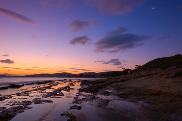 Paisaje de la puesta de sol y la emoción del mar