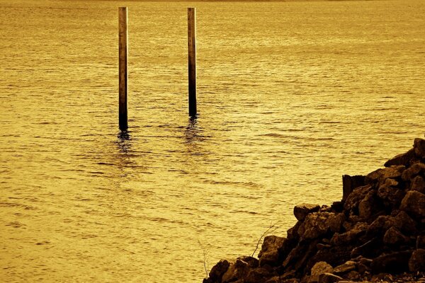 Sonnenuntergang und Meer, Strand und Steine