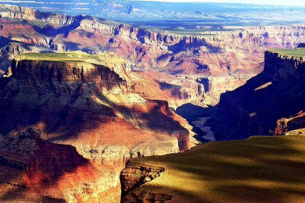 Malerischer Grand Canyon in der Wüste