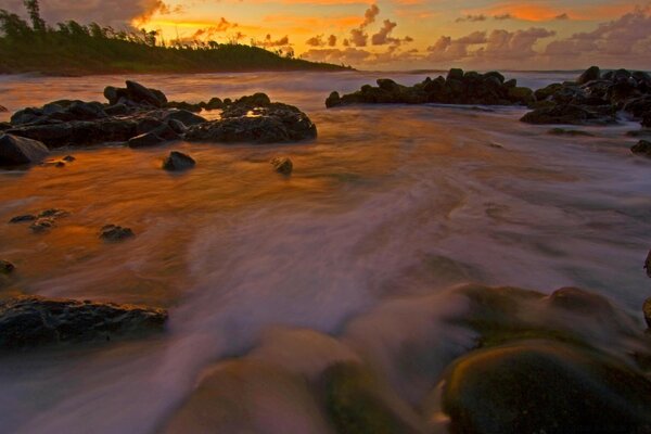 Wasser Fluss Steine im Wasser Himmel Strand