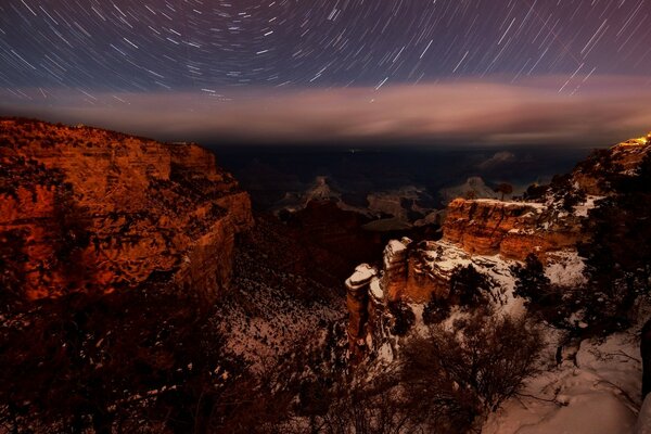 The starry sky in the desert seems low