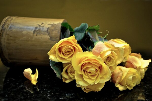 Bouquet romantique de roses jaunes