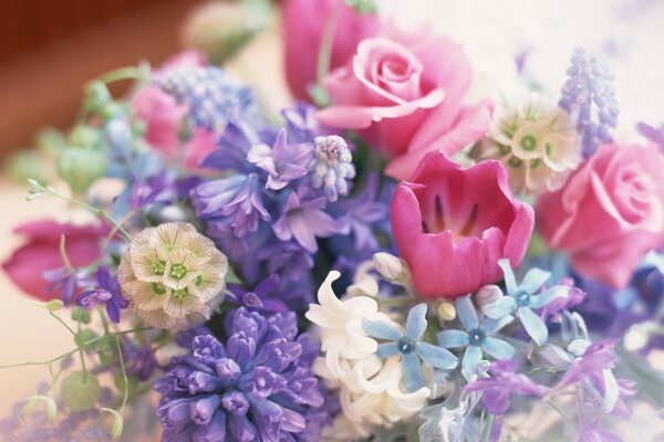 Les bouquets lilas et roses plaisent à l œil