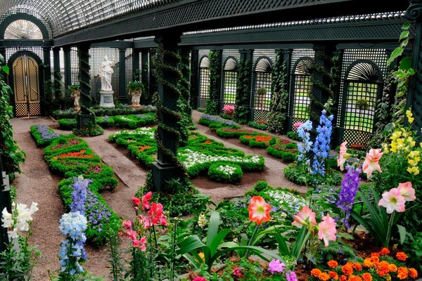 Gran patio con Jardín y flora