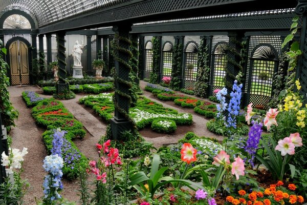 Viajes. Decoración del Jardín de la casa de campo