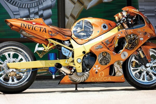橙色运动摩托车
