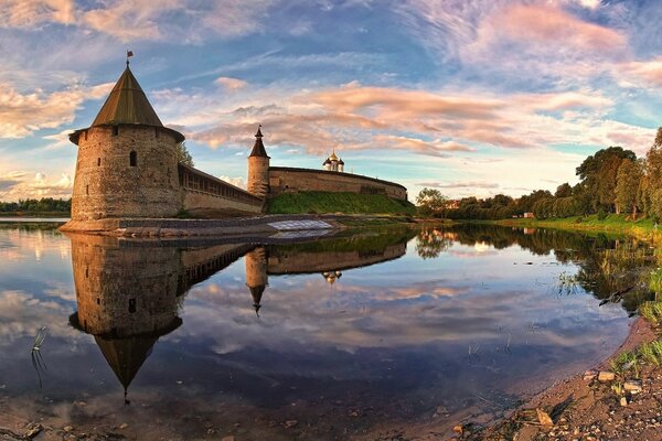 Ерекше жерлерге саяхат. Су бетіндегі әлемнің көрінісі