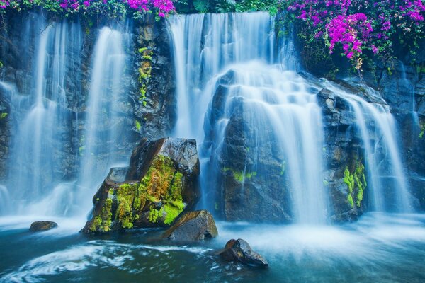 Ka Kad de una hermosa cascada mágica