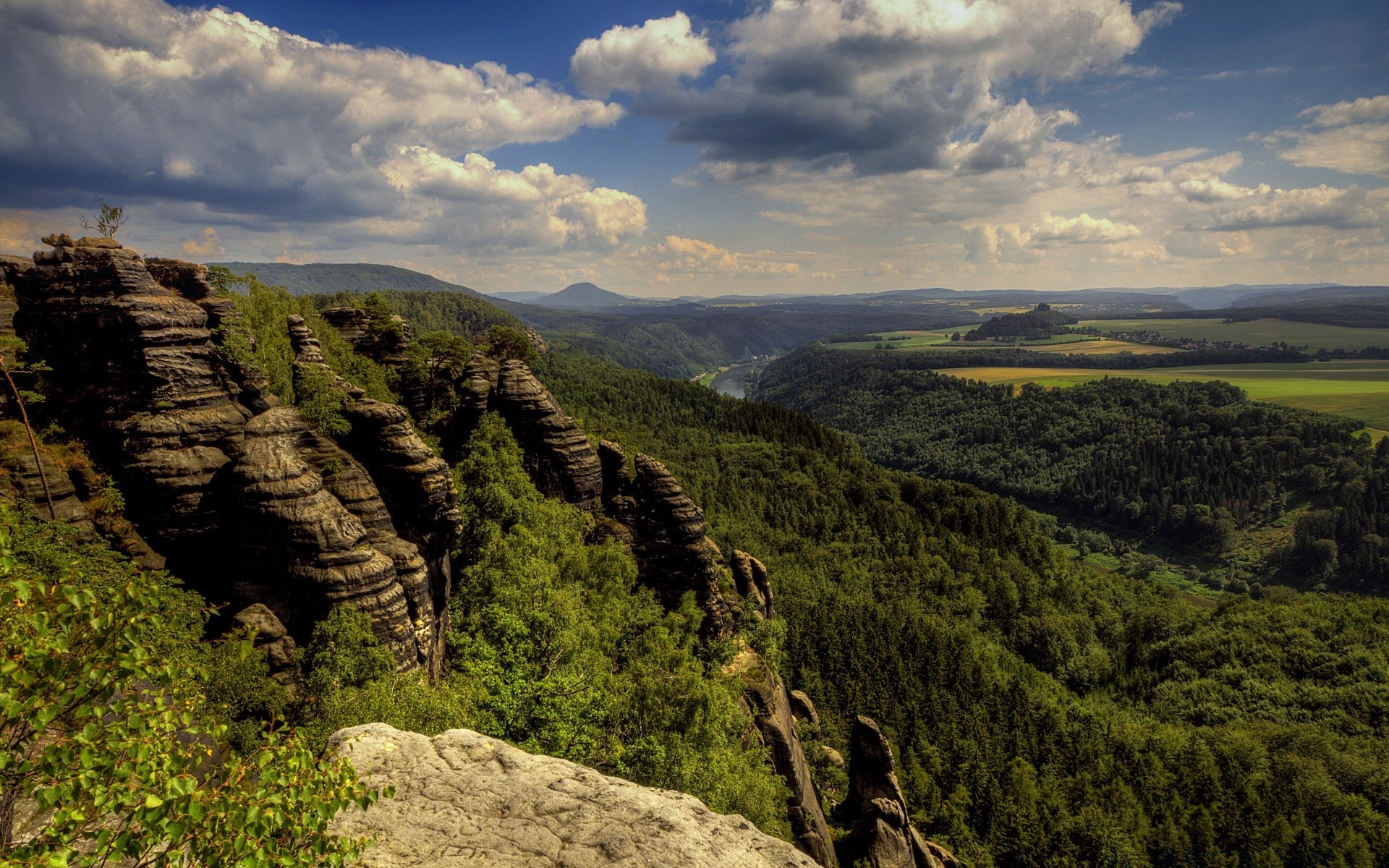 forêt paysage voyage ciel à l extérieur nature montagnes scénique colline lumière du jour vallée arbre