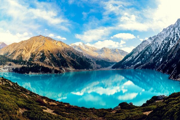 Mountain lake. Blue lake. Journeys