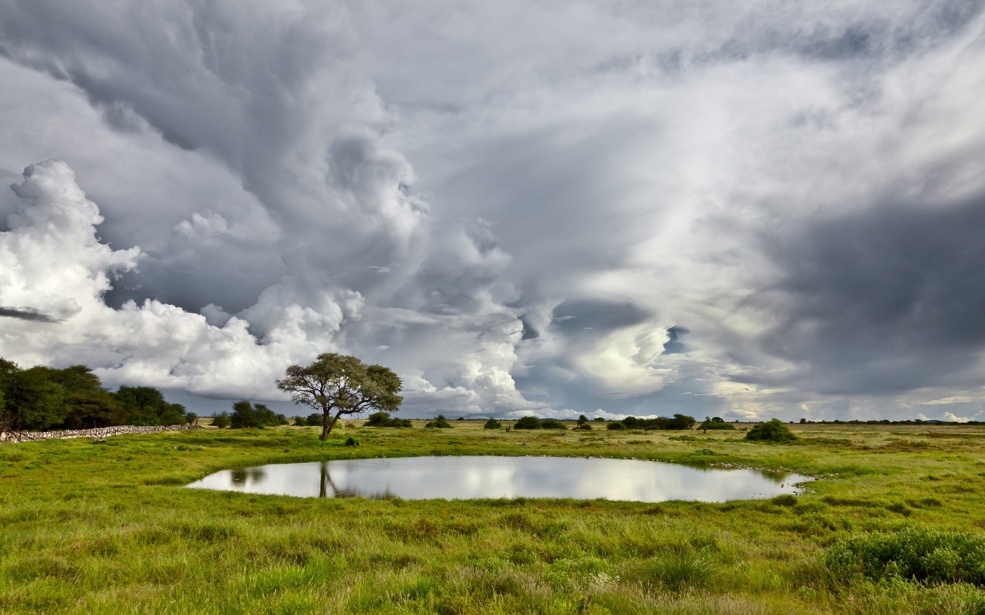 paysage paysage ciel herbe nature tempête eau nuage à l extérieur arbre pluie lac rural champ campagne