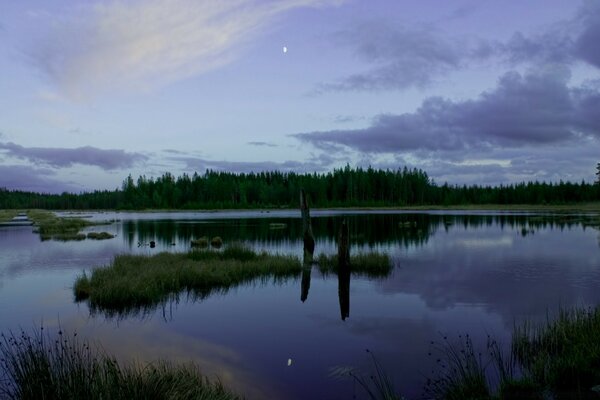 Reflection of water in the sky at dusk h