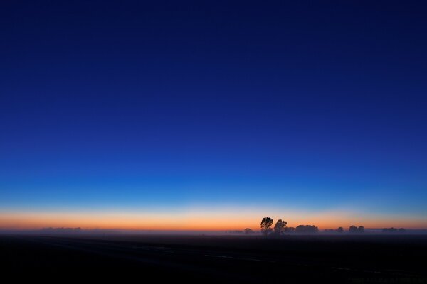 Schöner Himmel bei Sonnenuntergang des Tages