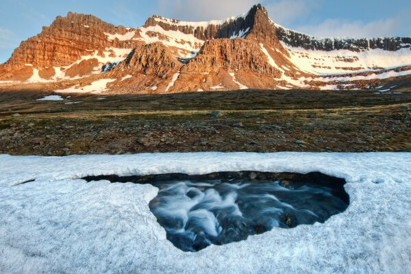 Le printemps est venu dans les montagnes