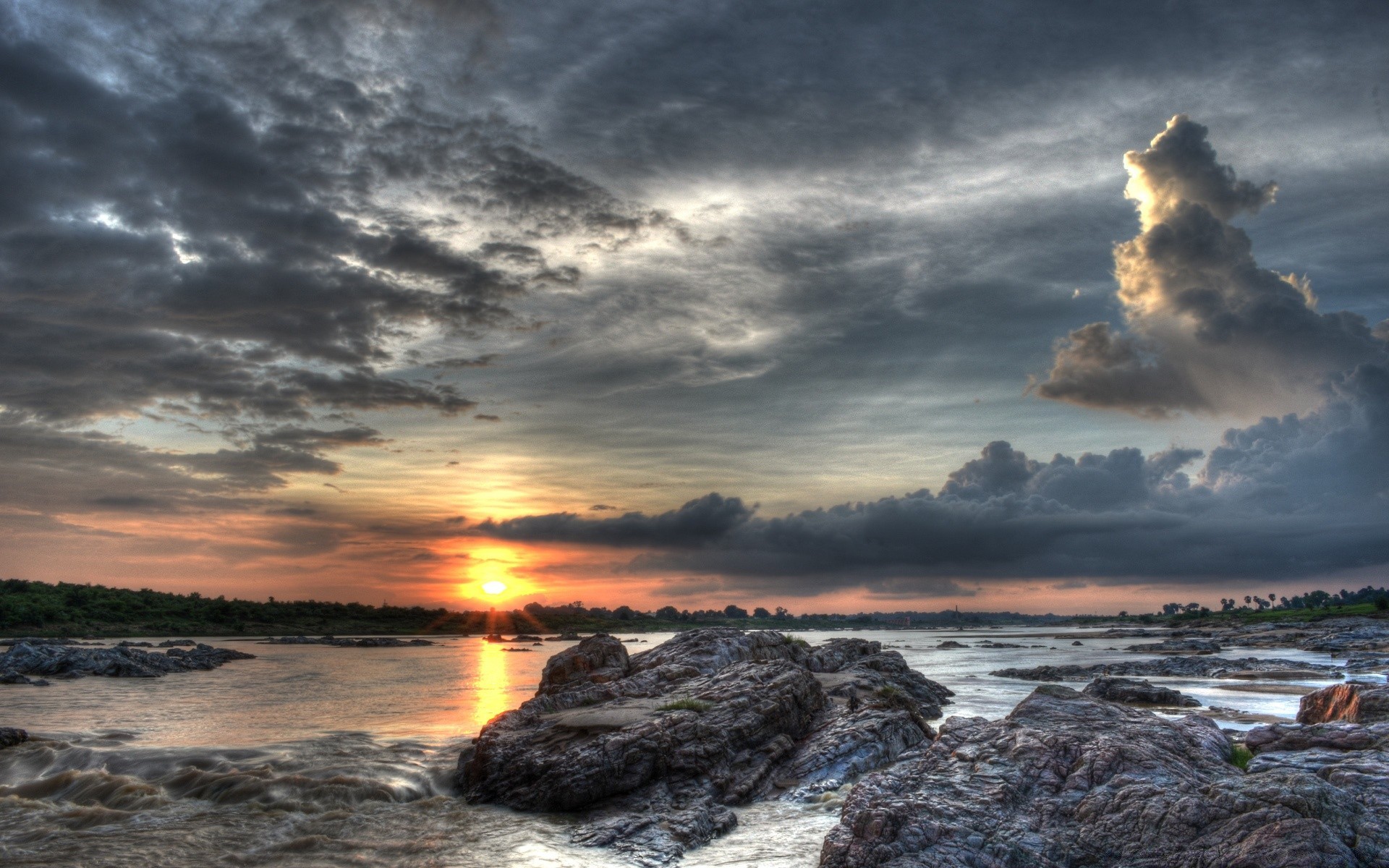 paysage coucher de soleil eau mer plage océan crépuscule soleil aube ciel paysage soir mer tempête paysage dramatique voyage nuage nature