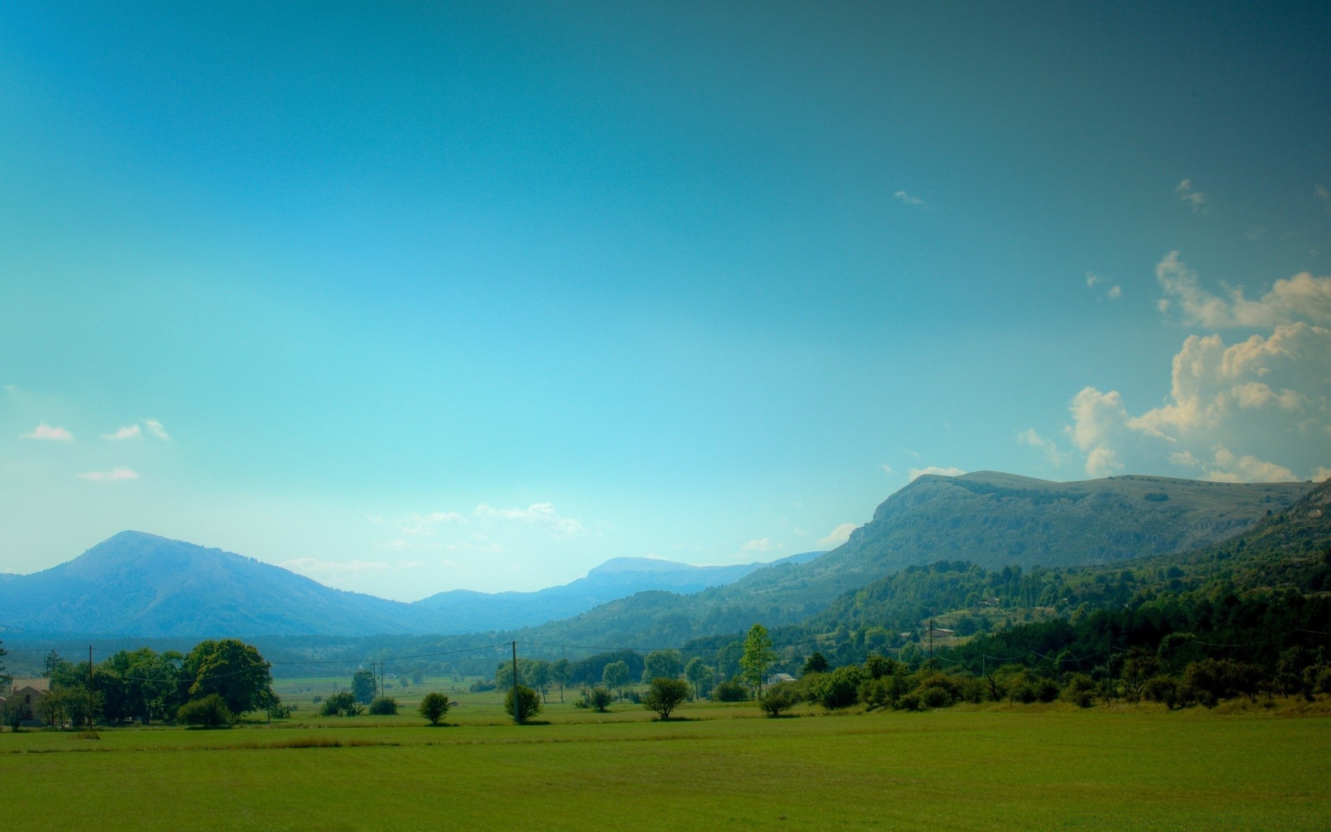 landschaft berge landschaft reisen himmel natur im freien baum hügel tageslicht gras landschaftlich nebel bebautes land tal sommer landwirtschaft holz