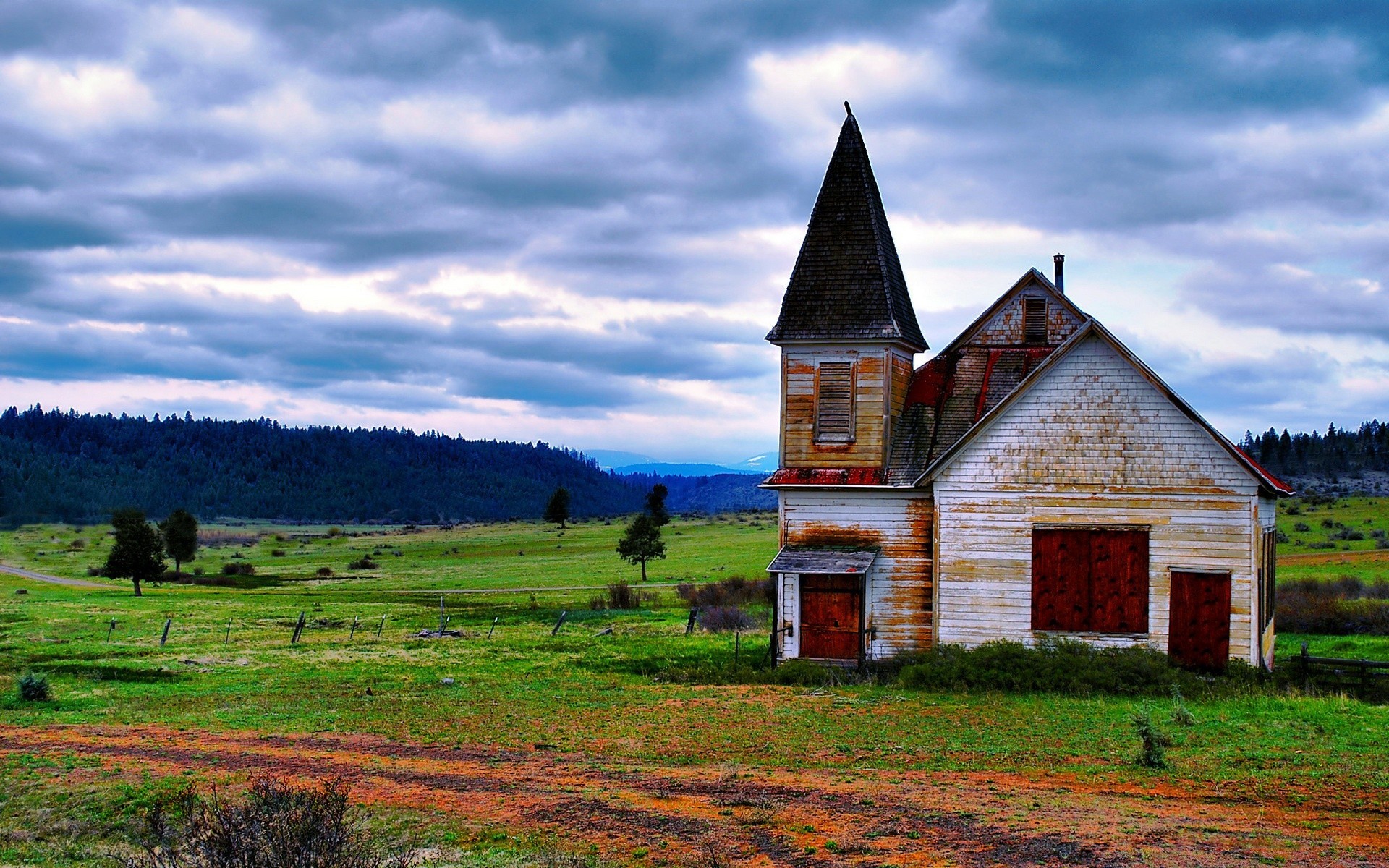 landschaft scheune bauernhof landwirtschaft land himmel im freien des ländlichen haus landschaft haus rustikal landschaft haus architektur tageslicht gras holz holz reisen