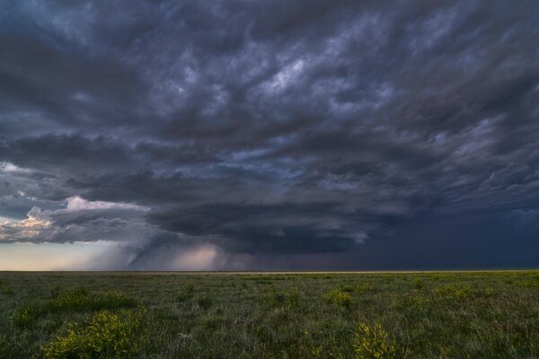 Before the storm. The element of nature