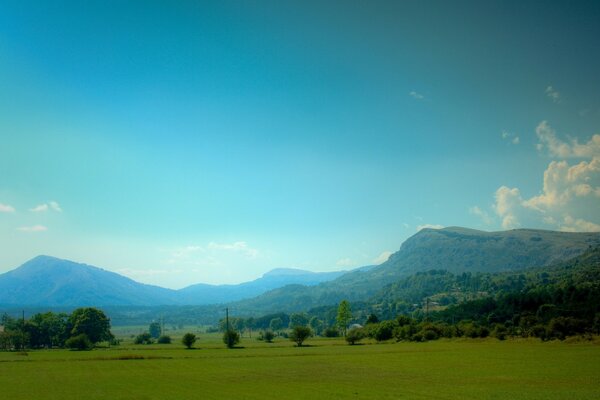 Splendido paesaggio montano estivo