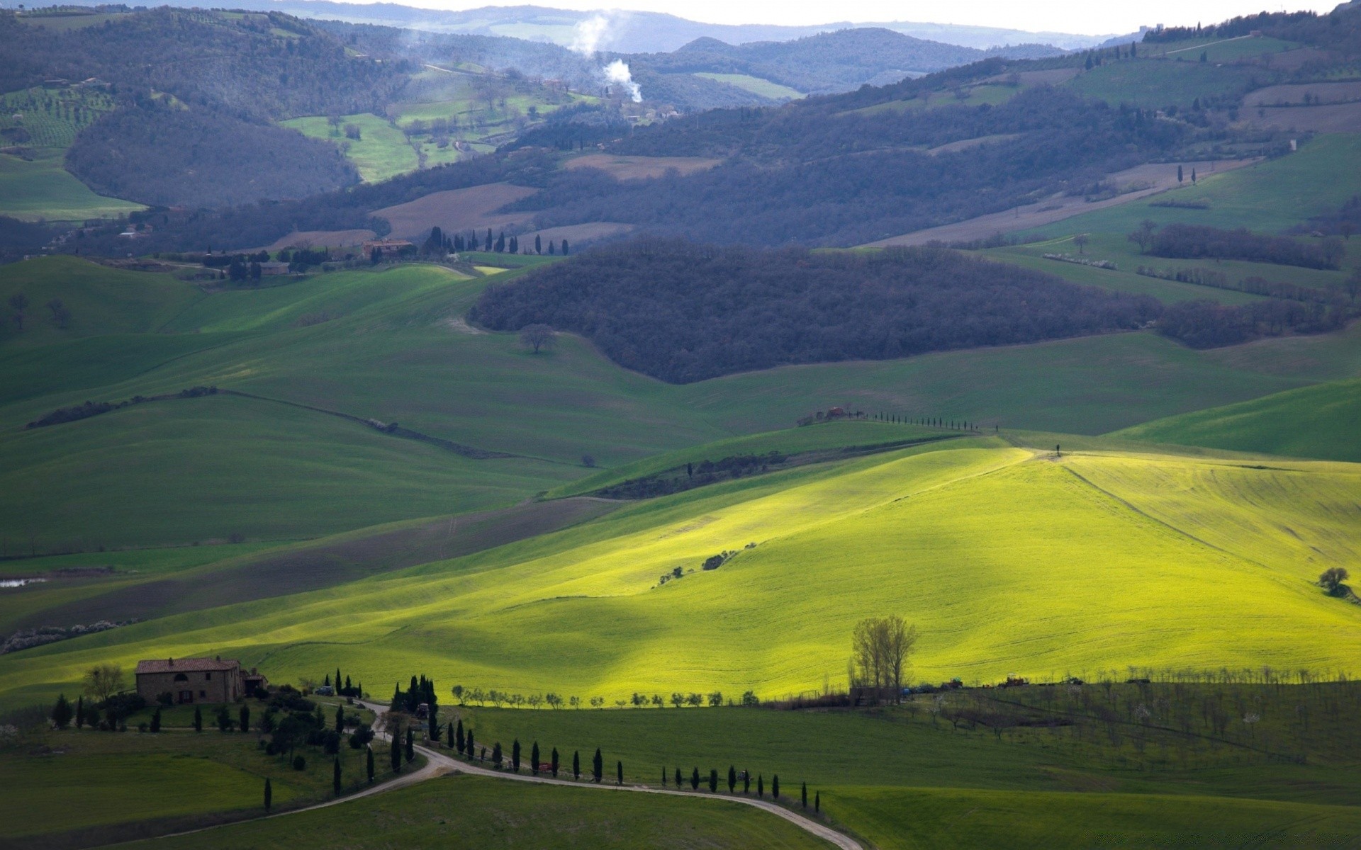 landschaft landschaft bebautes land landwirtschaft landschaft hügel reisen im freien natur tal berge gras bauernhof des ländlichen himmel landschaftlich pastoral sommer weide feld