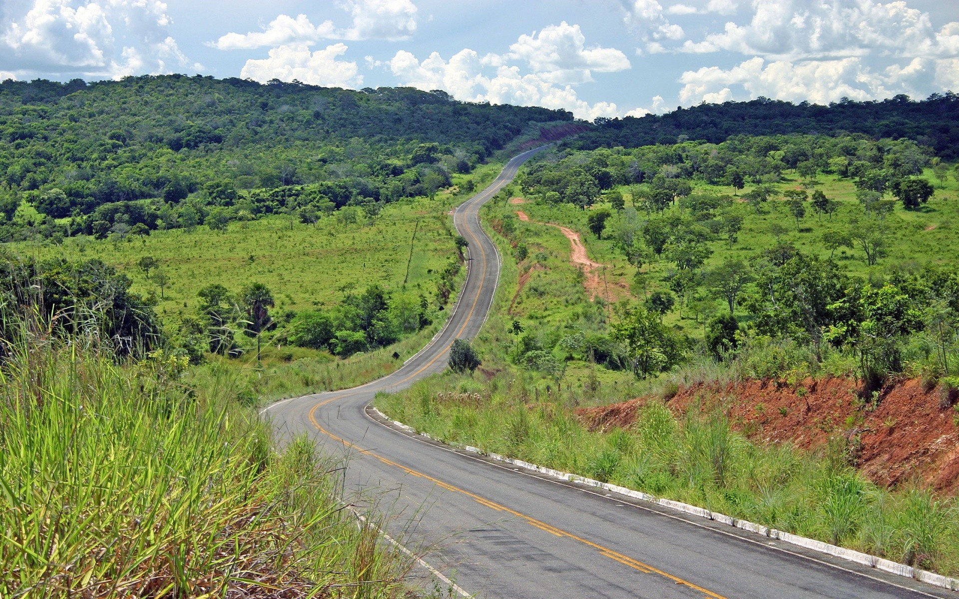 paisagens estrada guia natureza paisagem viagens rural grama campo verão estrada país campo árvore curva céu cênica montanhas