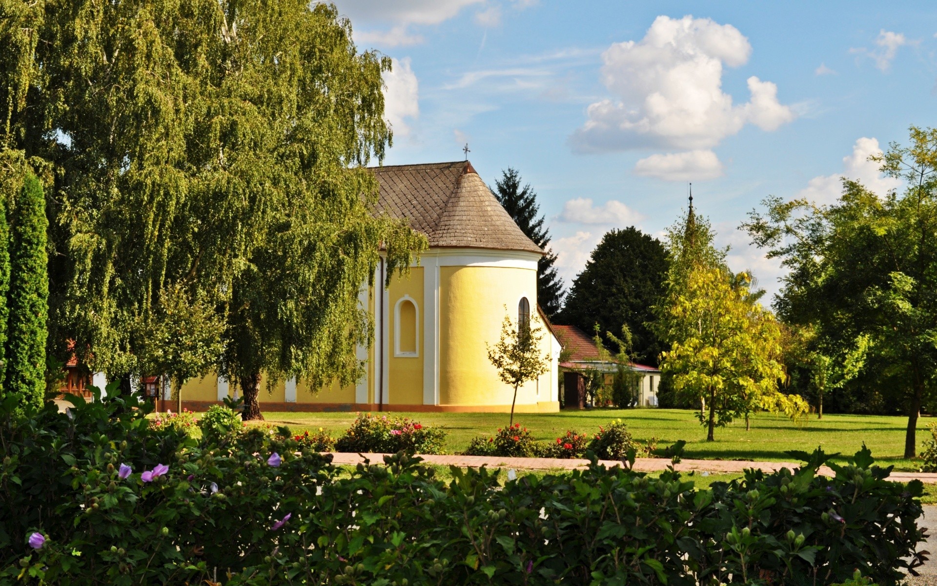 paysage arbre pelouse jardin maison à l extérieur architecture lumière du jour maisons été manoir maison haie parc herbe