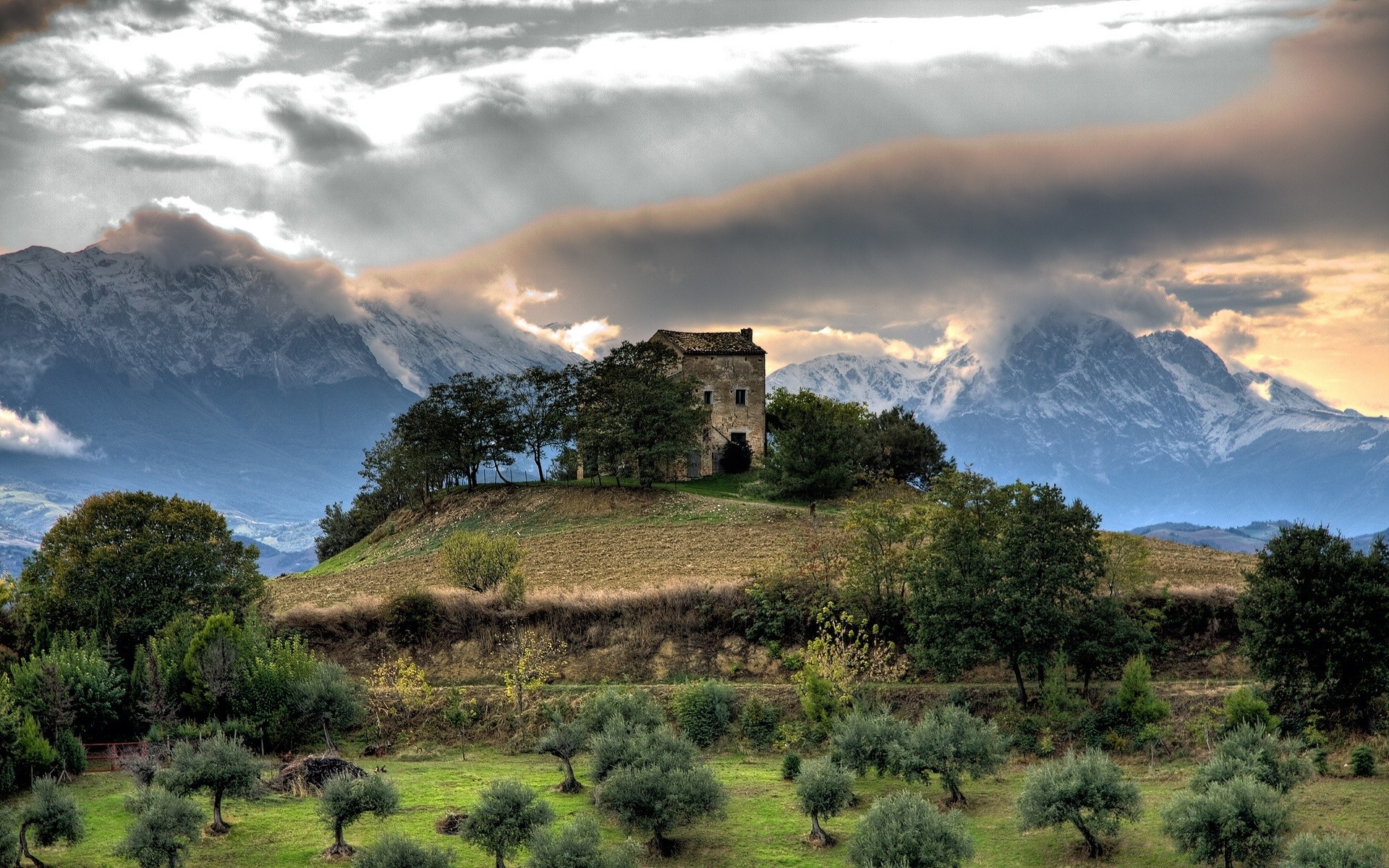 paysage voyage paysage ciel montagnes à l extérieur nature arbre colline scénique herbe vallée coucher de soleil