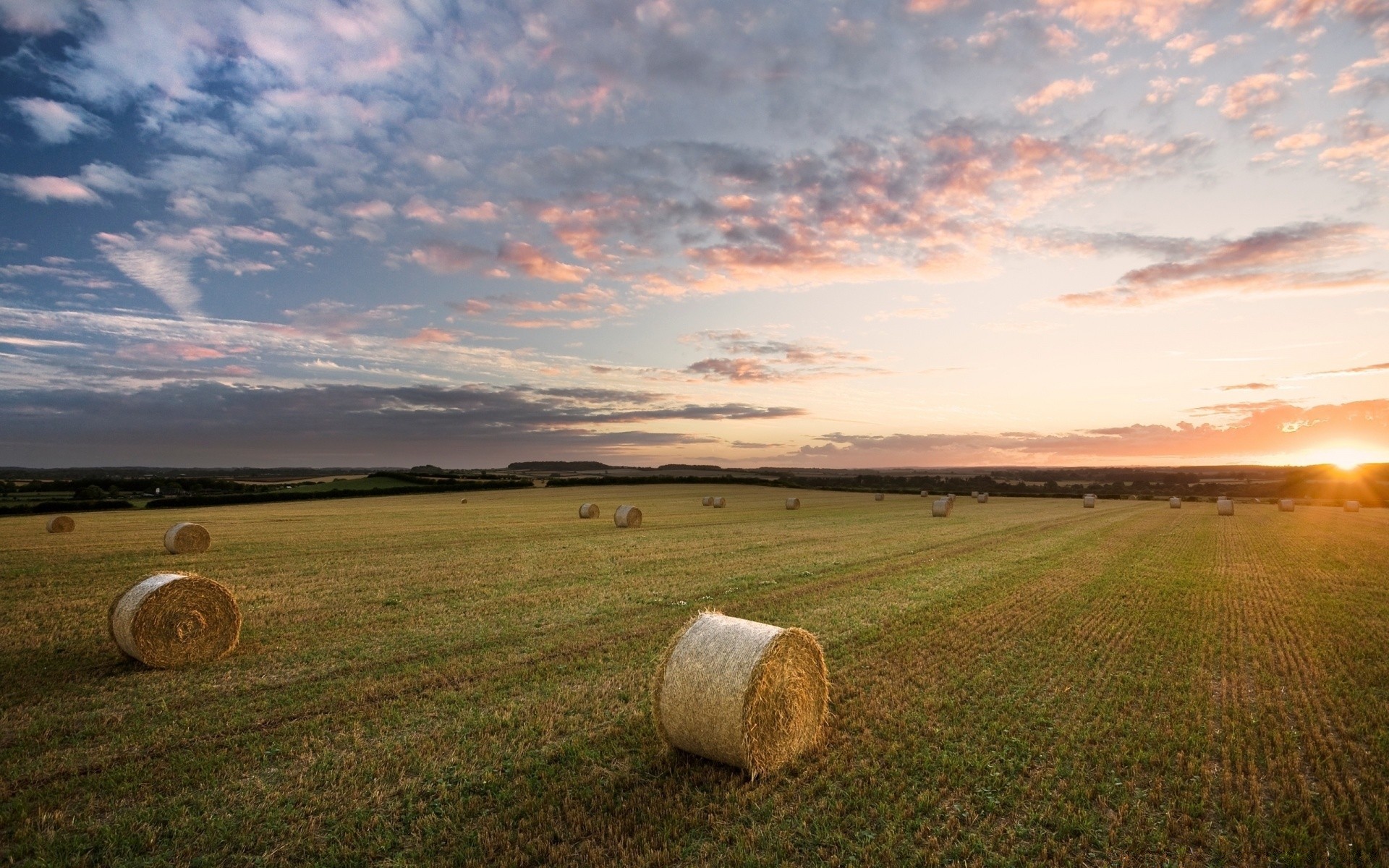 paisagens paisagem campo agricultura céu grama fazenda rural feno pôr do sol campo sol feno fardo natureza trigo ao ar livre pasto terra cultivada amanhecer