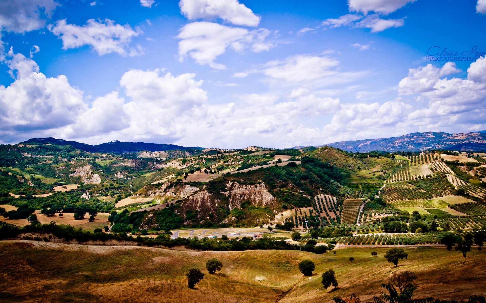 landschaft reisen landschaft berge himmel im freien hügel landschaftlich natur baum tal landwirtschaft bebautes land tourismus schauspiel architektur