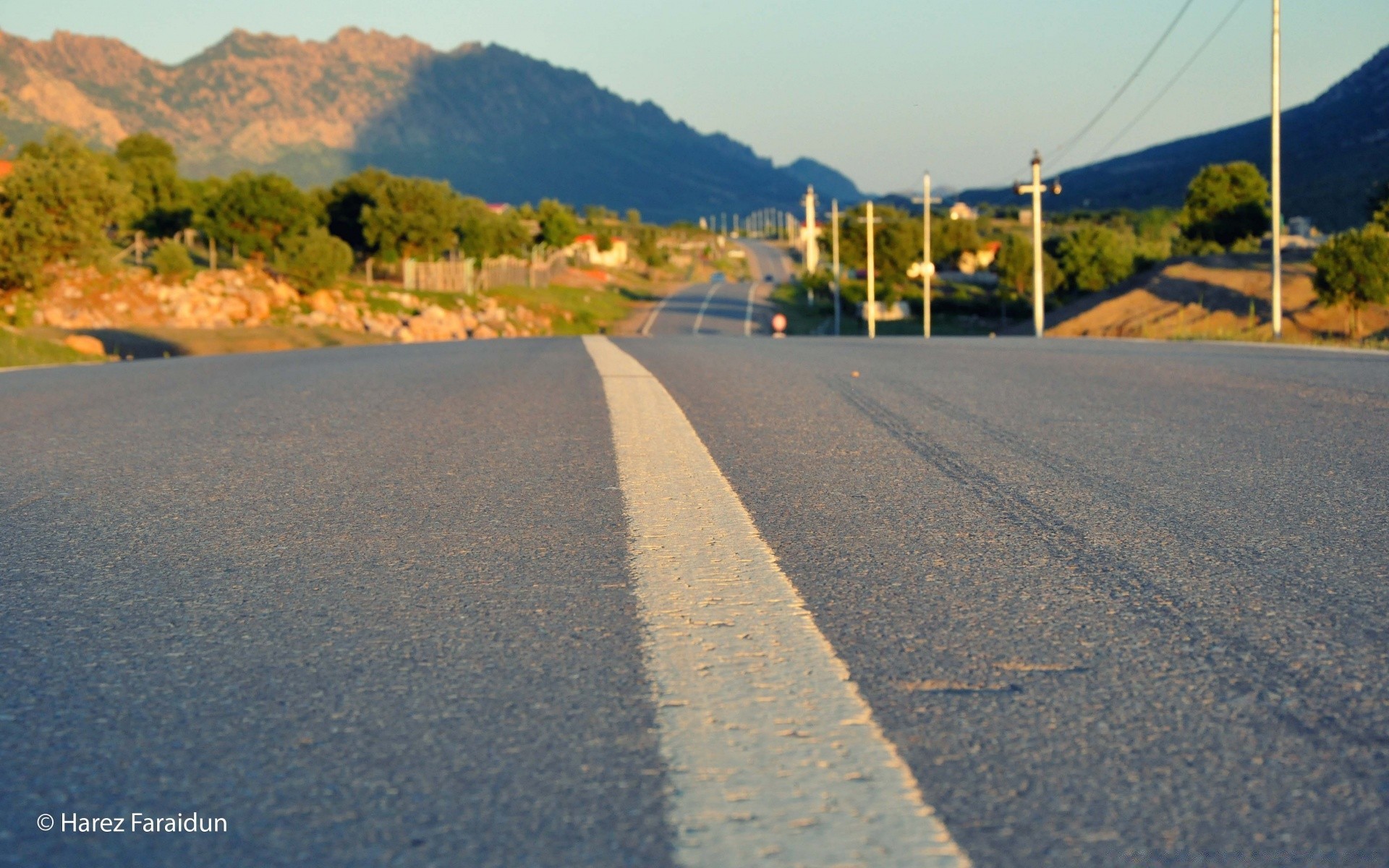 landschaft straße asphalt autobahn transportsystem reisen straße führung leer natur im freien landschaft bürgersteig auto verkehr himmel